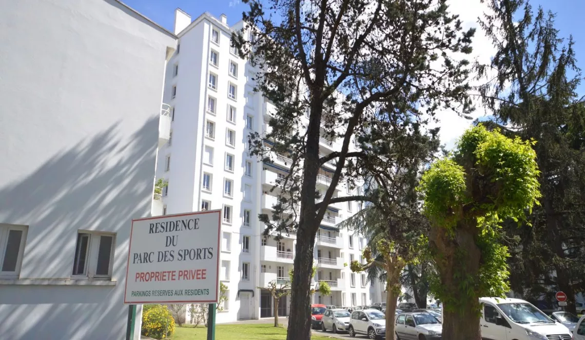Bayonne Parc des sports - Dernier étage type 5 de 80 m² H,double séjour 3 chambres cave + garage