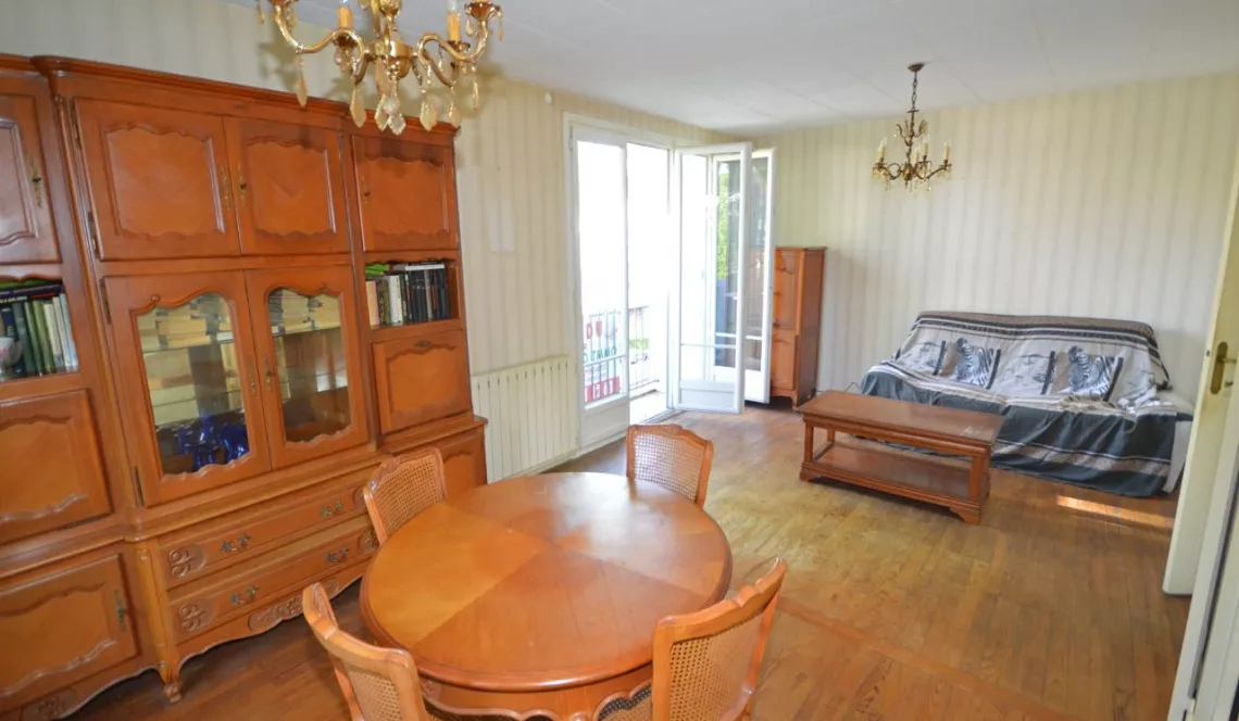 Bayonne - Appartement F2/F3 de 57 m² habitable à rénover avec cave et facilité de parking