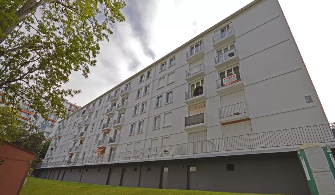 Bayonne - Appartement F2/F3 de 57 m² habitable à rénover avec cave et facilité de parking