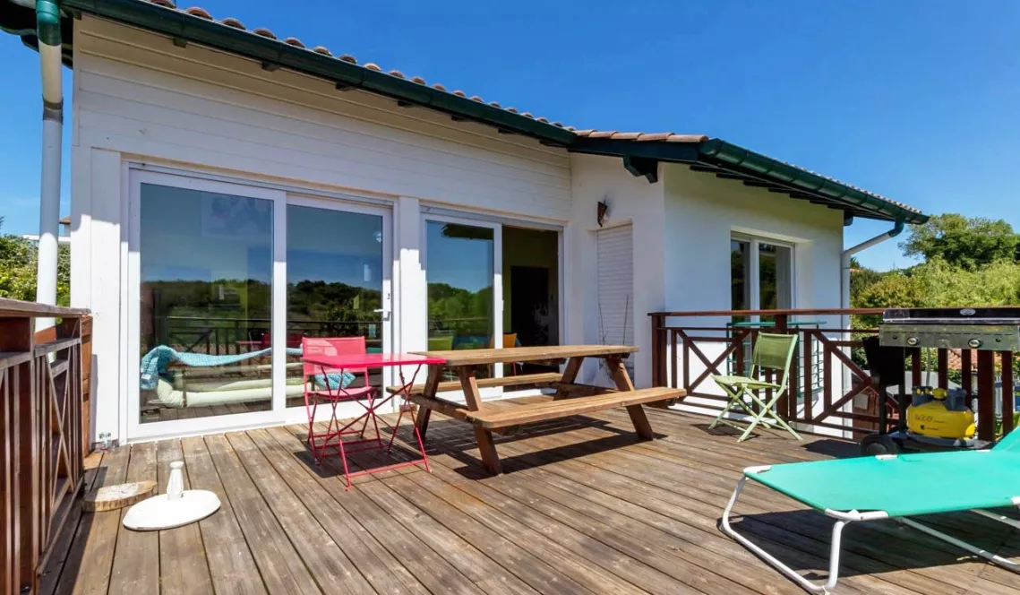 St Pierre D’Irube sur la hauteur - Villa de 145 m² H,5 chbres,garage sur 873 m² de terrain