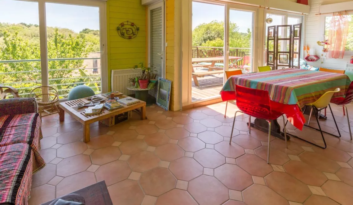 St Pierre D’Irube sur la hauteur - Villa de 145 m² H,5 chbres,garage sur 873 m² de terrain