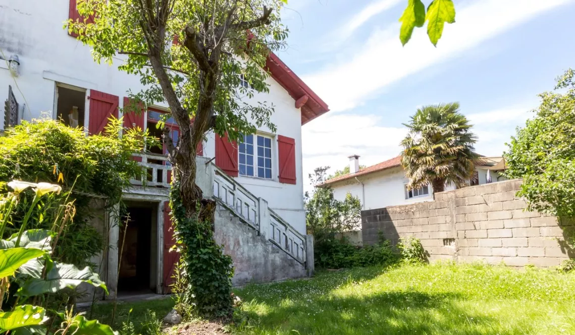 Bayonne 1 km de la Gare - Maison mitoyenne des années 30 de 106 m² H sur joli jardin à l’arrière