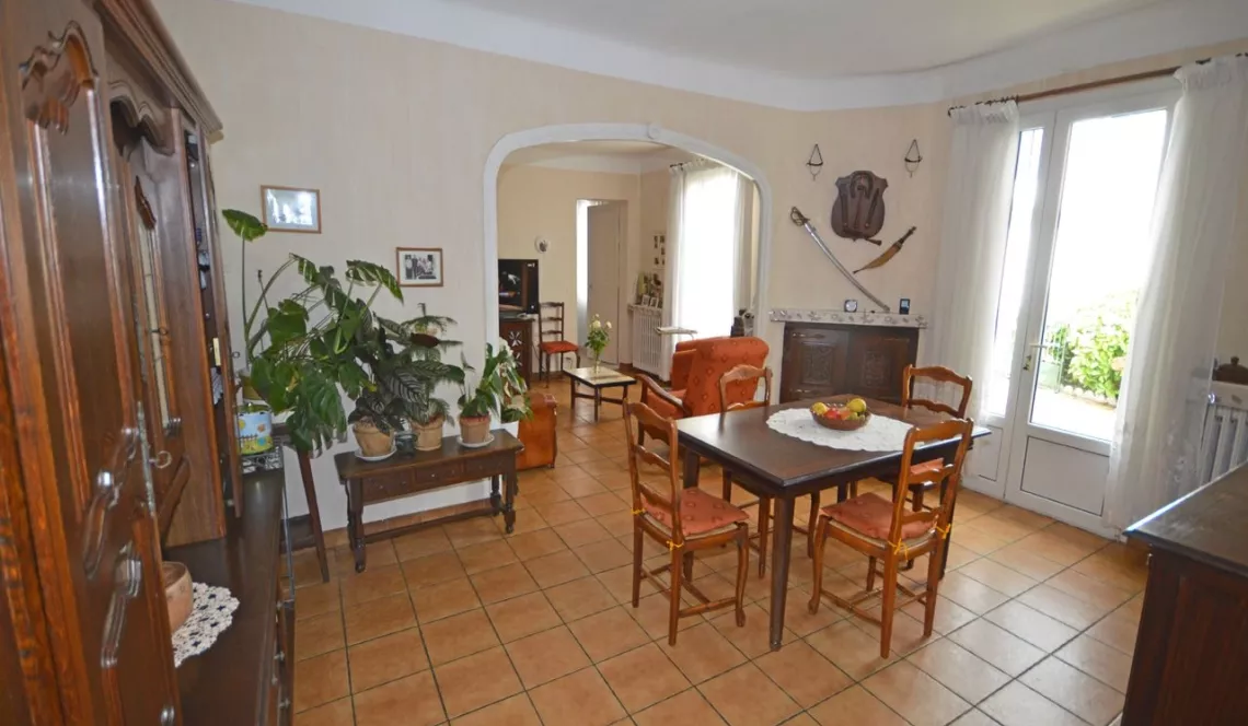 Anglet Montbrun - Plain pied des années 20 de 96 m² H + F2 de 40 m² sur 795 m² de terrain plat