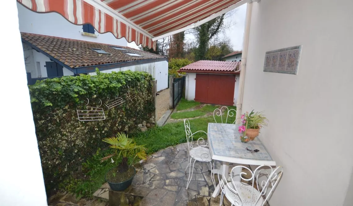 RARE - Adorable petite maison à Anglet Montbrun et ses trois chambres sur 216 m² de terrain