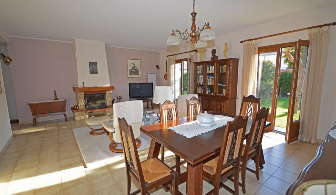 St Vincent Tyrosse proche centre ville - Villa de 1991 de 115 m² H + garage sur 694 m² de parcelle