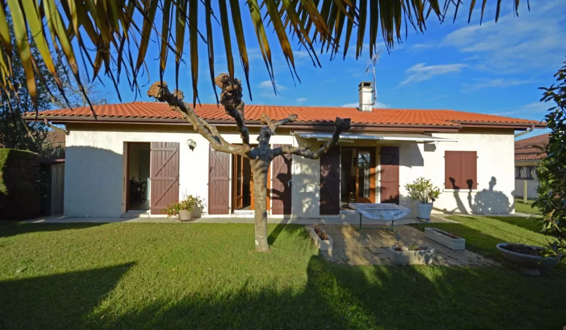 St Vincent Tyrosse proche centre ville - Villa de 1991 de 115 m² H + garage sur 694 m² de parcelle