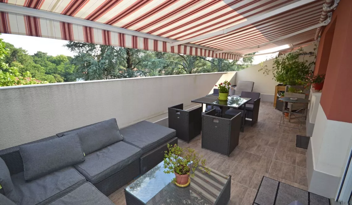 A Bayonne - Superbe F3/4 de 91 m² habitable, terrasse sud de 22 m² + garage + parking extérieur