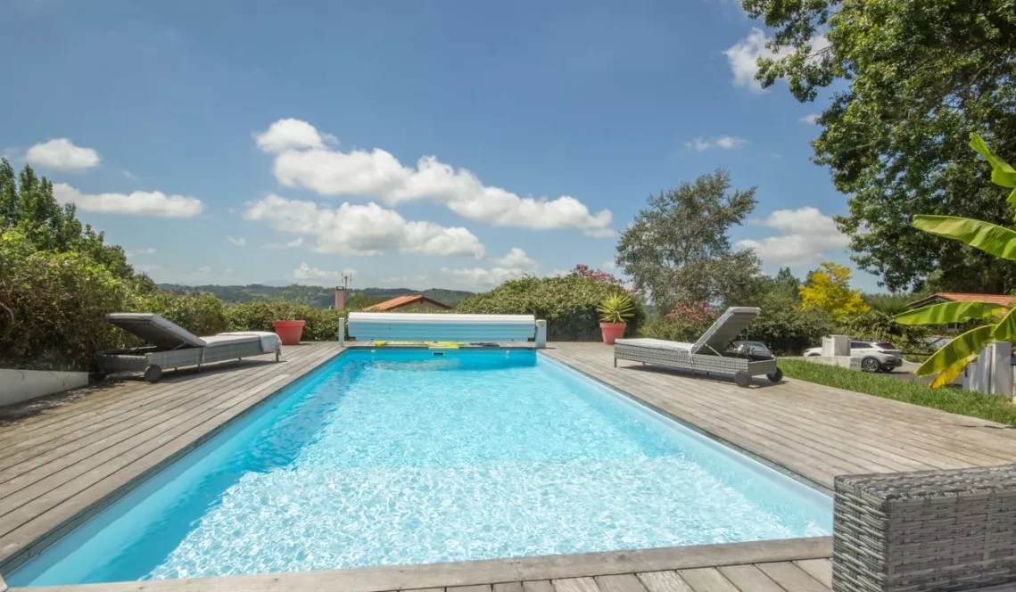 Mouguerre vue montagnes - Villa de 130 m² habitable, 3 chambres sur 1360 m² de terrain plus piscine