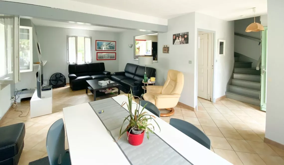 Mouguerre limite Bayonne - Maison de 110 m² H, 3 chambres sur terrain plat de 878 m² au calme