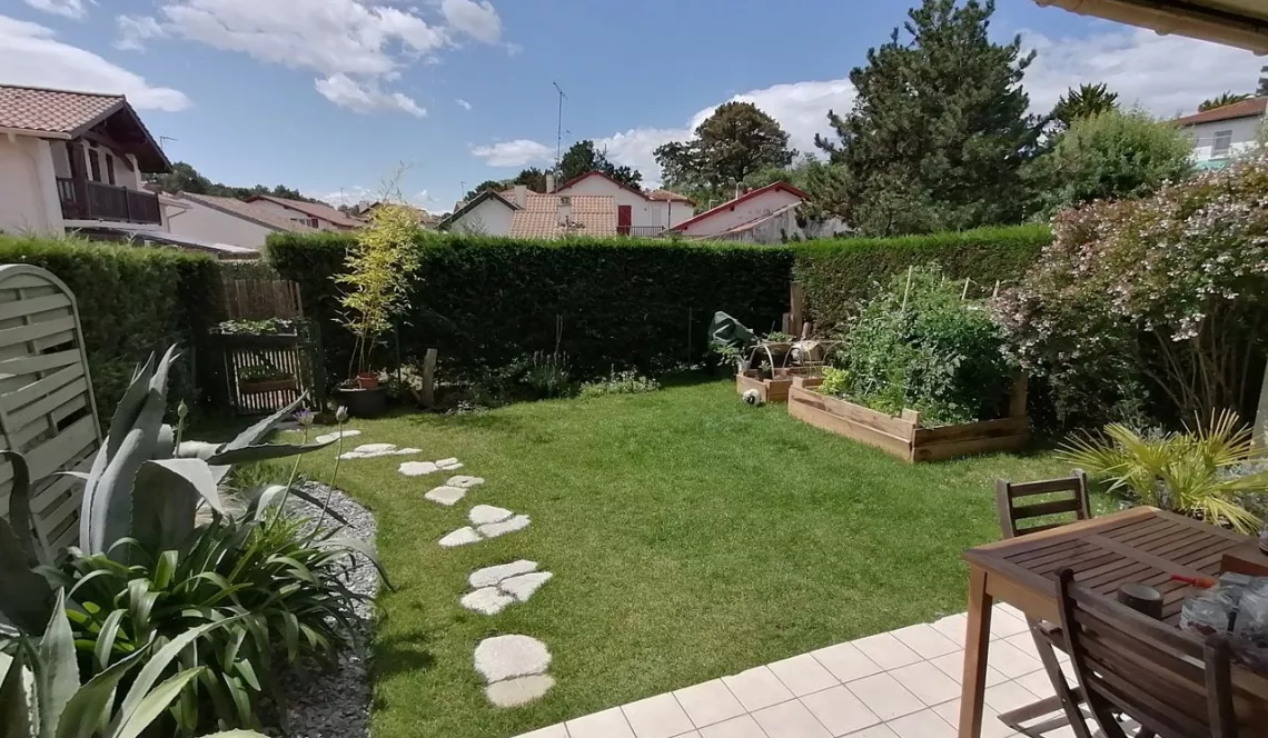 RARE Anglet Blancpignon - Type 3 de plain pied de 68 m² H avec jardin + cave + parking extérieur