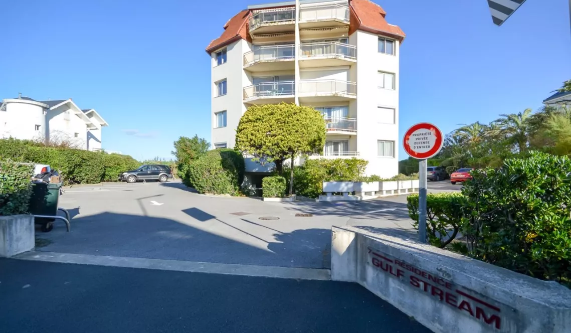 Biarritz le phare - Vue mer pour ce F2 entièrement rénové vendu meublé de 40 m² H + terrasse + cave