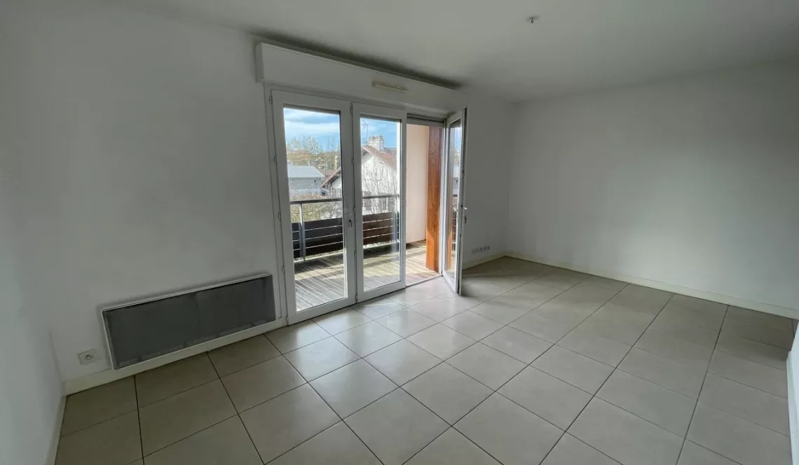 Anglet central - Vue imprenable pour ce type 2 de 46 m² H + terrasse + cave + parking en sous-sol