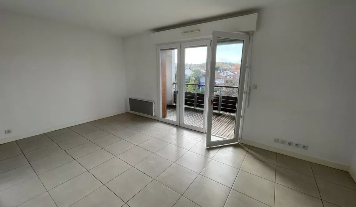 Anglet central - Vue imprenable pour ce type 2 de 46 m² H + terrasse + cave + parking en sous-sol