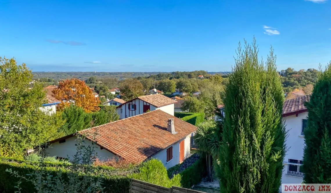 Exclusivité Mouguerre bourg - Maison 3 chambres et un bureau de 140 m² H sur 417 m² de terrain