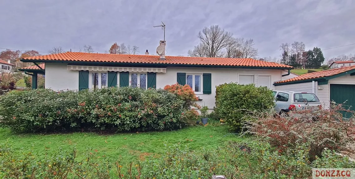 Briscous - Plain-pied de 116 m² H, 4 chambres, 2 salles eau + garage sur parcelle de 576 m²