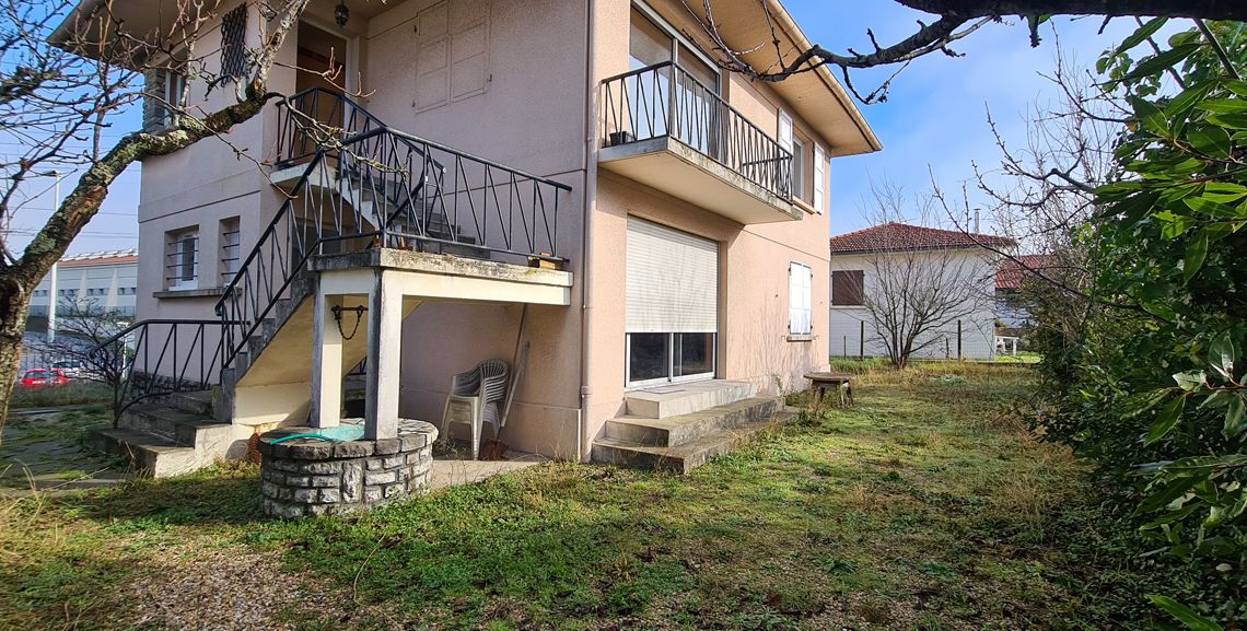 Camiade/Montbrun - Maison des années 60 de 148 m² H, 2 apparts indépts sur 648 m² de terrain