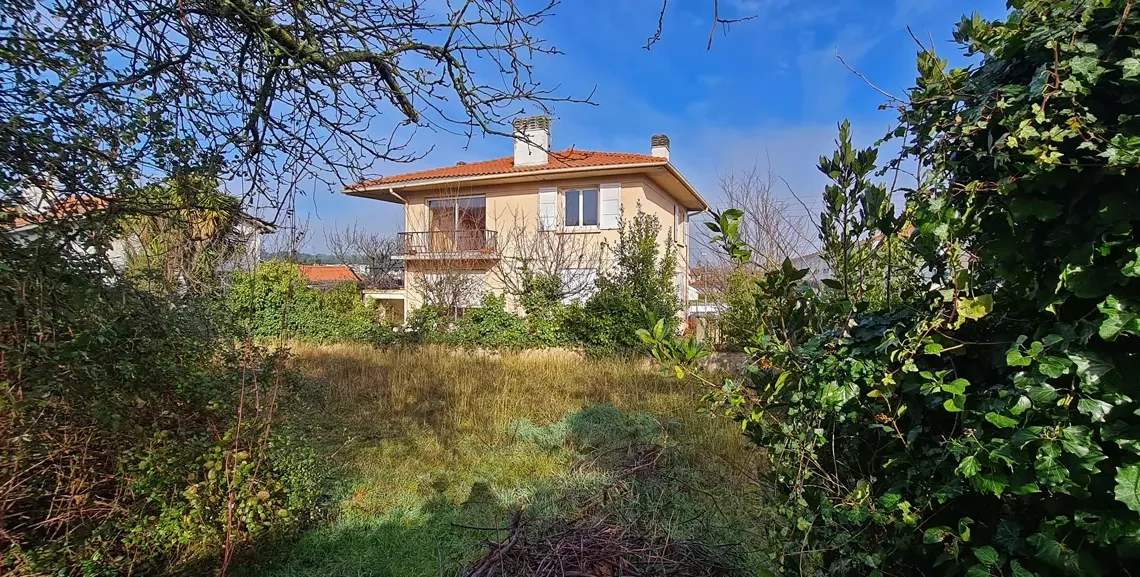 Camiade/Montbrun - Maison des années 60 de 148 m² H, 2 apparts indépts sur 648 m² de terrain