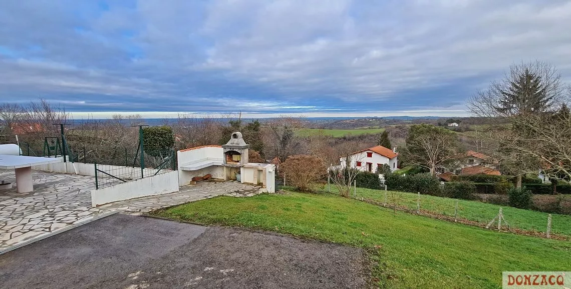 Limite Mouguerre - Maison de 1986 de 105 m² H, 5 chs sur terrain de 1189 m² avec parcelle divisible