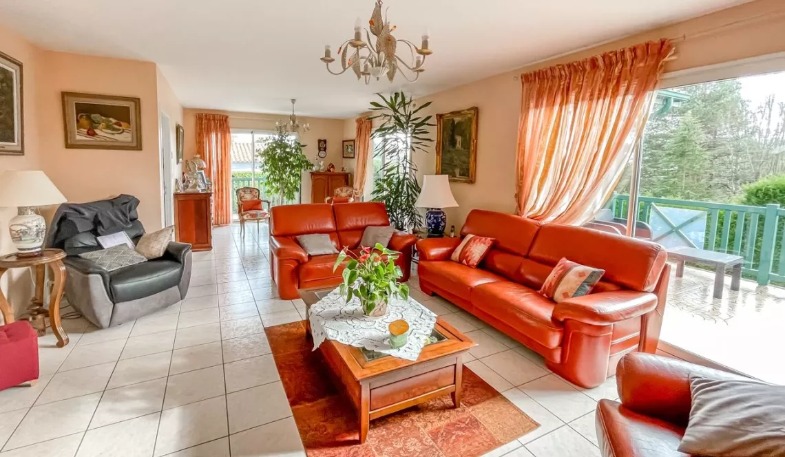 Bayonne RARE - Plain-pied de 2006 de 140 m² H,3 chs,1 bureau,garage sur 787 m² de terrain