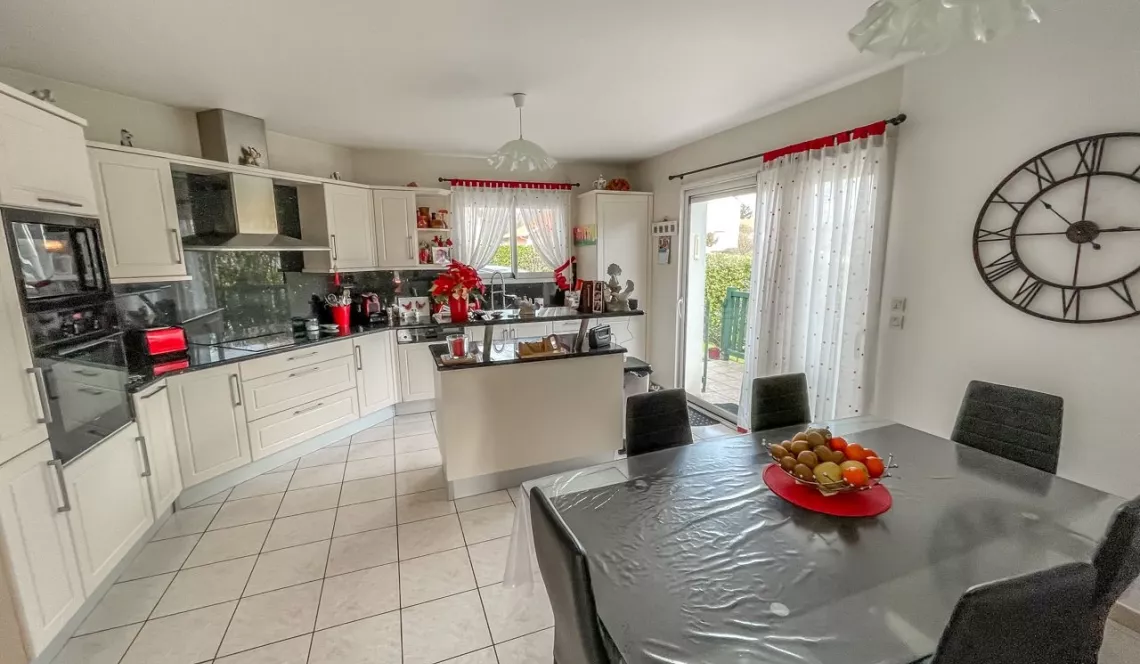 Bayonne RARE - Plain-pied de 2006 de 140 m² H,3 chs,1 bureau,garage sur 787 m² de terrain