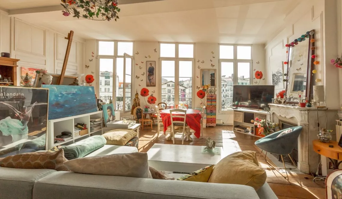 Exclusivité Bayonne centre - Type 3 de 130 m² habitable avec un séjour donnant sur la Nive