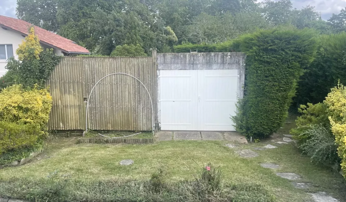 RARE sur Bayonne - Plain-pied de 80 m² H à relooker sur 600 m² de terrain, 2 vérandas et deux garages