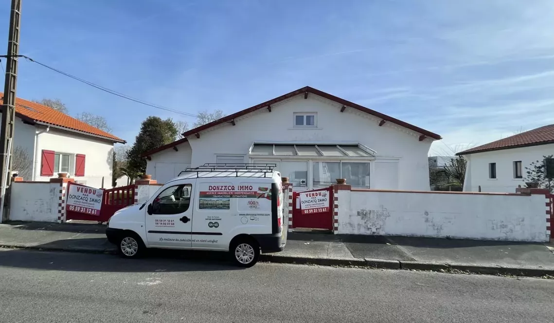 RARE sur Bayonne - Plain-pied de 80 m² H à relooker sur 600 m² de terrain, 2 vérandas et deux garages