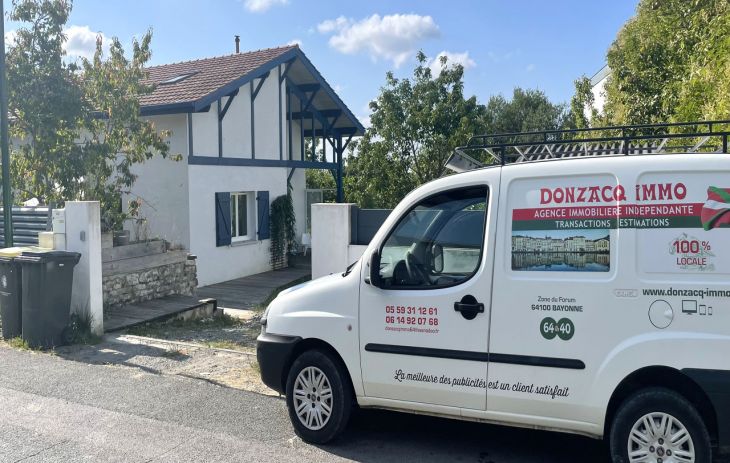 Urt proche du centre - Villa de 2014 de 110 m² H,3 chambres,pièce de vie de 56 m² sur 1519 m² de terrain