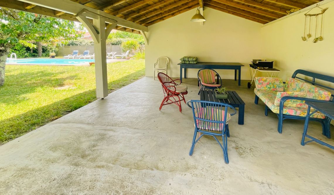 Ondres plage - Villa des années 70 de 181 m² habitable, 6 chambres sur 1375 m² de terrain et piscine à l’abri des regards