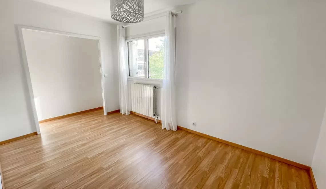 Bayonne Laharie - Type 3 de 71 m² habitable en parfait état + terrasse + cave + parking extérieur