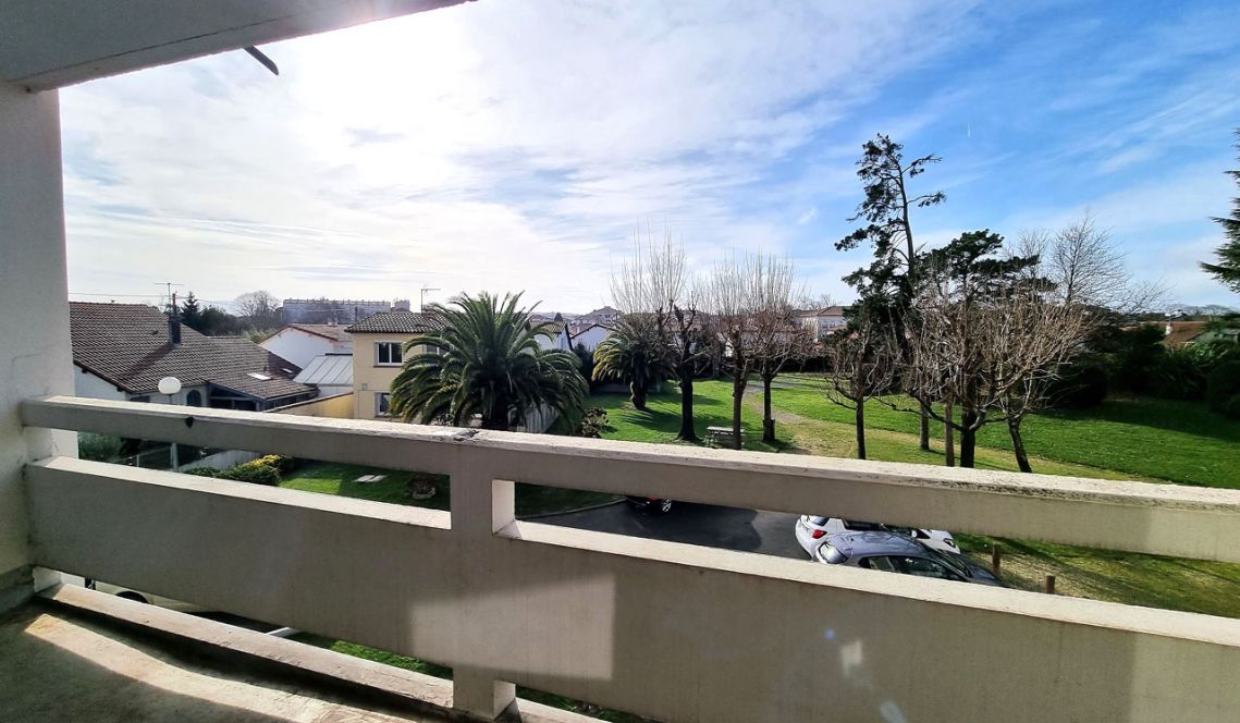 Anglet Hardoy/Tivoli - F5 de 92 m² habitable en parfait état, 4 chambres + terrasse + balcons avec vue sur parc