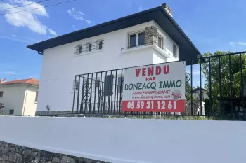 Anglet Montbrun - Dans petite copropriété au 1er étage, joli type 3 de 72 m² H + 2 parkings + jardin privatif
