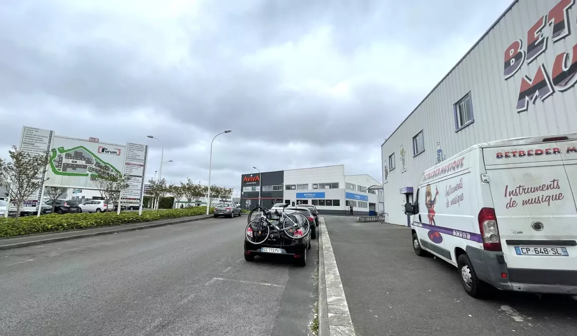 RARE à Bayonne Le Forum - Au premier et dernier étage, plateau de bureaux de 453 m² loué en partie en très bon état général 