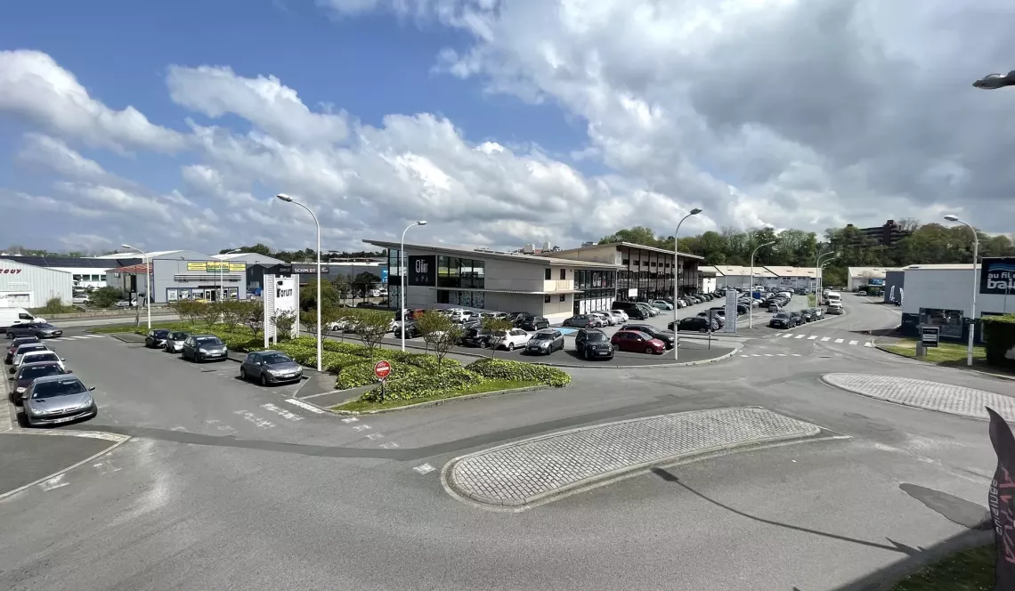 RARE à Bayonne Le Forum - Au premier et dernier étage, plateau de bureaux de 453 m² loué en partie en très bon état général 