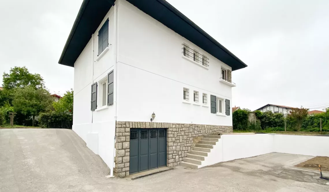 Anglet Montbrun - Type 3 à relooker de 73 m² habitable + jardin privatif de 63 m² + garage + parking extérieur