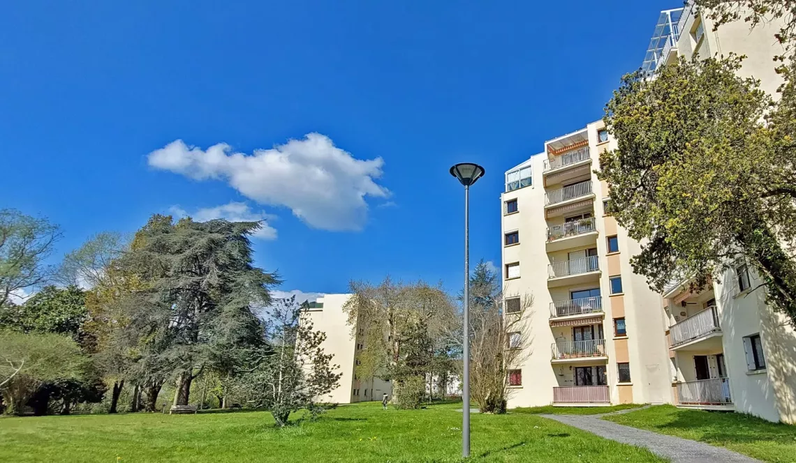 St Pierre d’Irube la Quiéta - Vue dégagée et imprenable sur les Pyrénées pour ce type 4 de 96 m² habitable à rénover