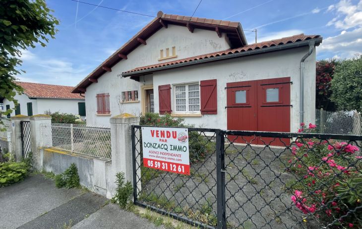 Anglet secteur El Hogar - Sur parcelle de 715 m², maison des années 70 à rénover dans sa totalité