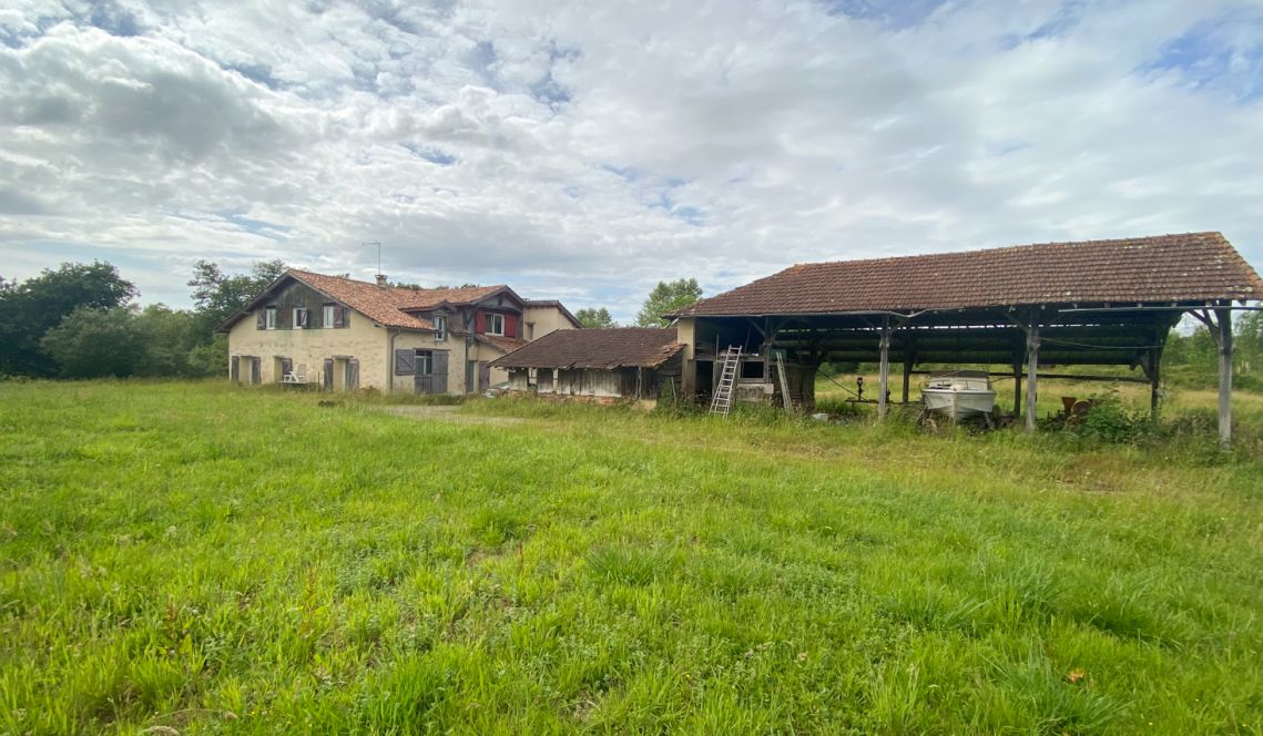 20 minutes de Bayonne - Belle ferme rénovée de 400 m² habitable, séjour de 90 m², 6 chambres sur 1,7 hectares