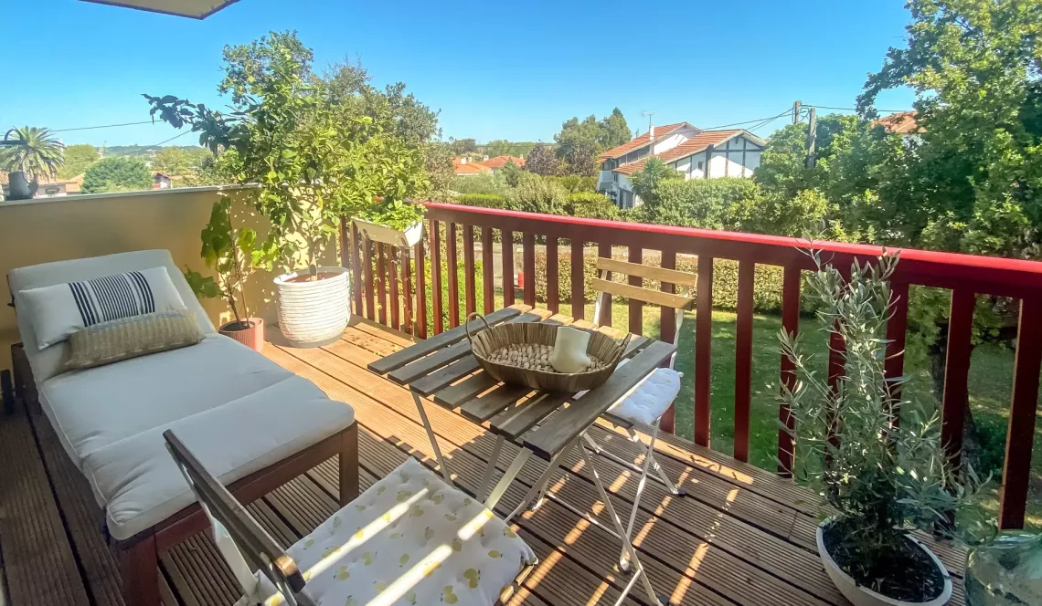 Anglet- Type 2 de 51 m² habitable au dernier étage en parfait état + terrasse + parking privé + cave