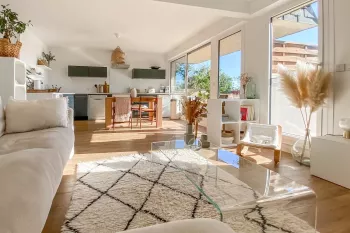 Anglet- Type 2 de 51 m² habitable au dernier étage en parfait état + terrasse + parking privé + cave
