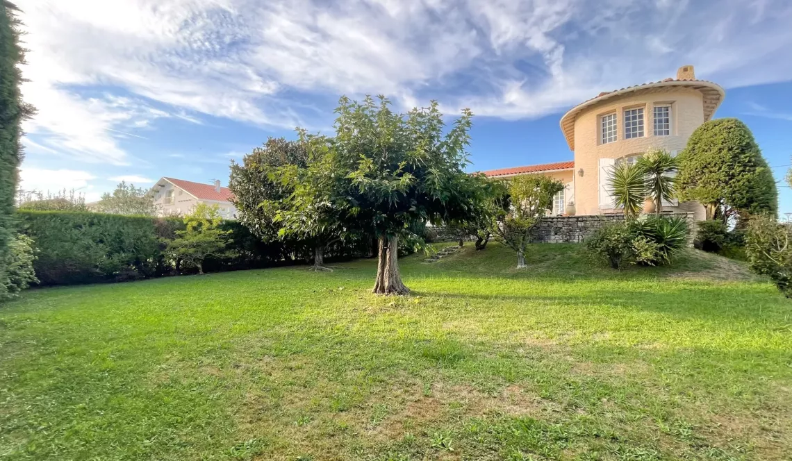 Biarritz la Milady - Vue imprenable pour cette maison de 115 m² habitable de plain pied + sous-sol total sur parcelle piscinable de 925 m²