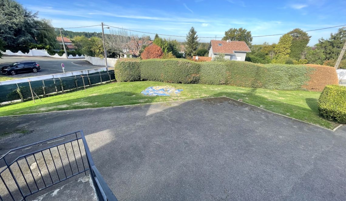 Anglet Sutar - Belle maison traditionnelle de 210 m² habitable, 2 appartements distincts + garage sur parcelle de 1335 m² divisible