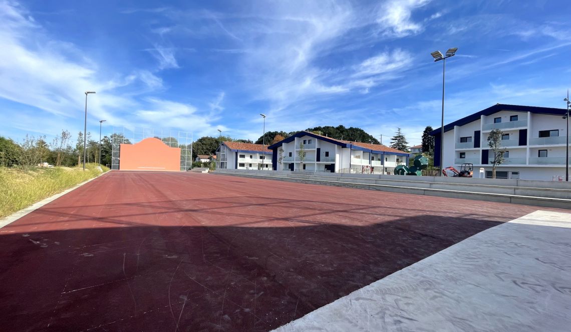 Anglet Sutar - Belle maison traditionnelle de 210 m² habitable, 2 appartements distincts + garage sur parcelle de 1335 m² divisible