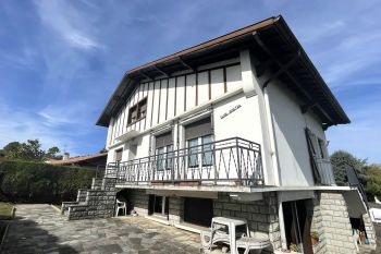 Anglet Sutar - Belle maison traditionnelle de 210 m² habitable, 2 appartements distincts + garage sur parcelle de 1335 m² divisible