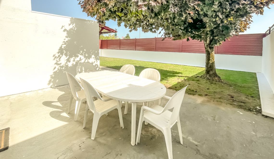 Bayonne St Croix - Maison mitoyenne de 96 m² habitable, 4 chambres + terrasse + garage sur 324 m² de terrain