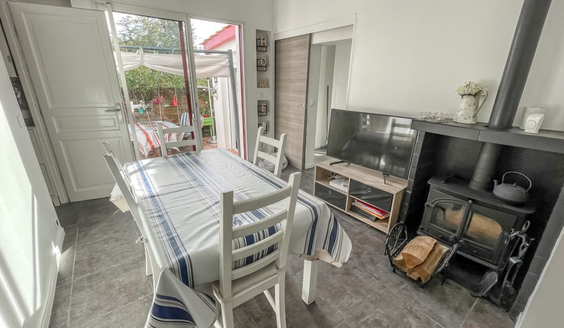 Anglet - Maison de ville de 135 m² habitable, 4 chambres + 1 bureau, pièce de vie de 30 m² avec studio indépendant sur 239 m² de parcelle