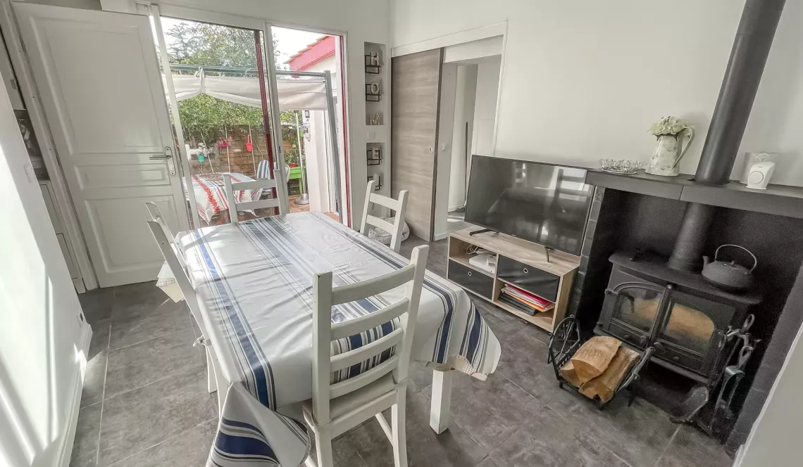 Anglet - Maison de ville de 135 m² habitable, 4 chambres + 1 bureau, pièce de vie de 30 m² avec studio indépendant sur 239 m² de parcelle