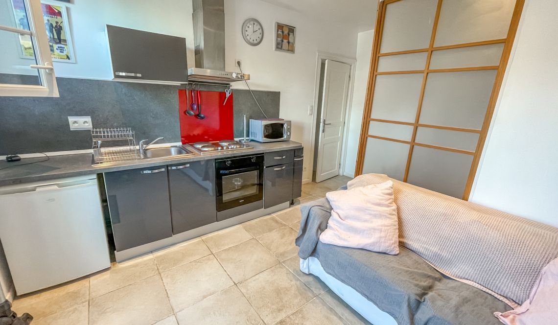 Anglet - Maison de ville de 135 m² habitable, 4 chambres + 1 bureau, pièce de vie de 30 m² avec studio indépendant sur 239 m² de parcelle