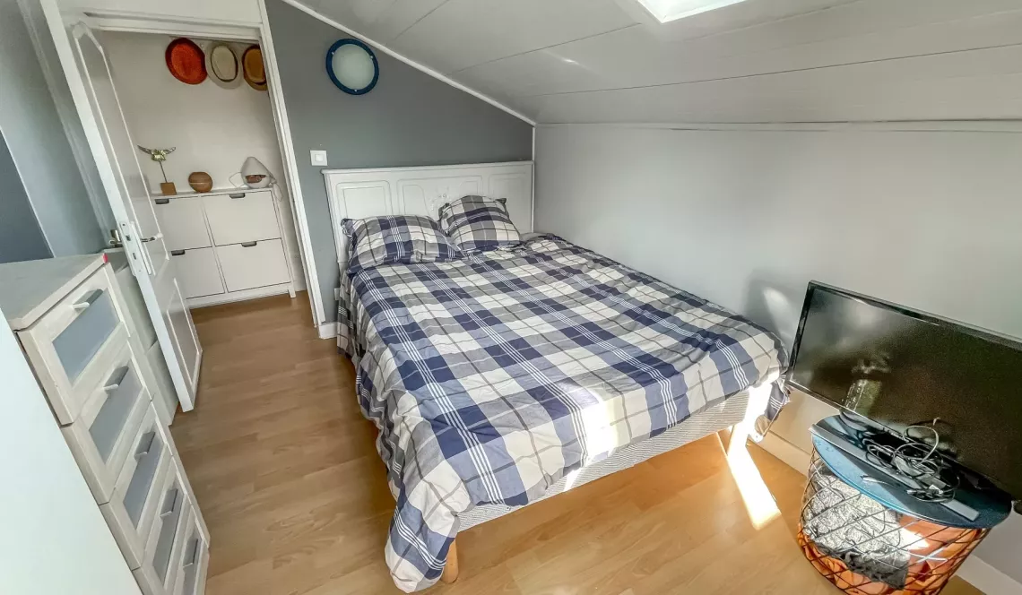 Anglet - Maison de ville de 135 m² habitable, 4 chambres + 1 bureau, pièce de vie de 30 m² avec studio indépendant sur 239 m² de parcelle