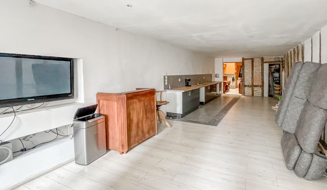 Grand Bayonne rue Port Neuf - Immeuble de 420 m² avec commerce loué + appartement en triplex à moderniser